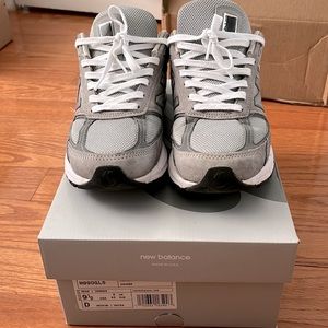 New Balance 990v5 Size 9.5 gently worn with box!